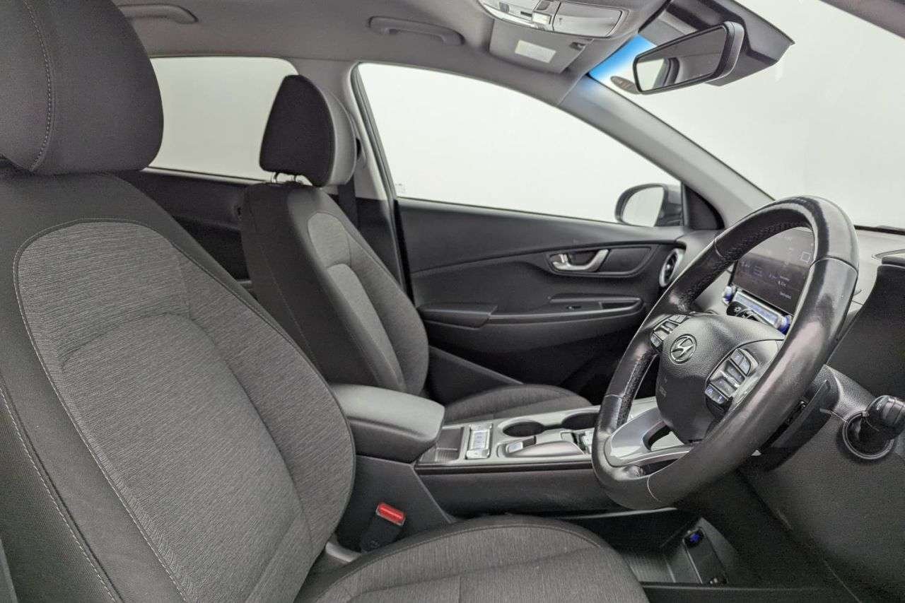 A 2021 HYUNDAI KONA 64kWh Premium SUV 5dr Electric Auto (10.5kW Charger) (204 ps) Award Winning A 2021 HYUNDAI KONA 64kWh Premium SUV 5dr Electric Auto (10.5kW Charger) (204 ps) Award Winning