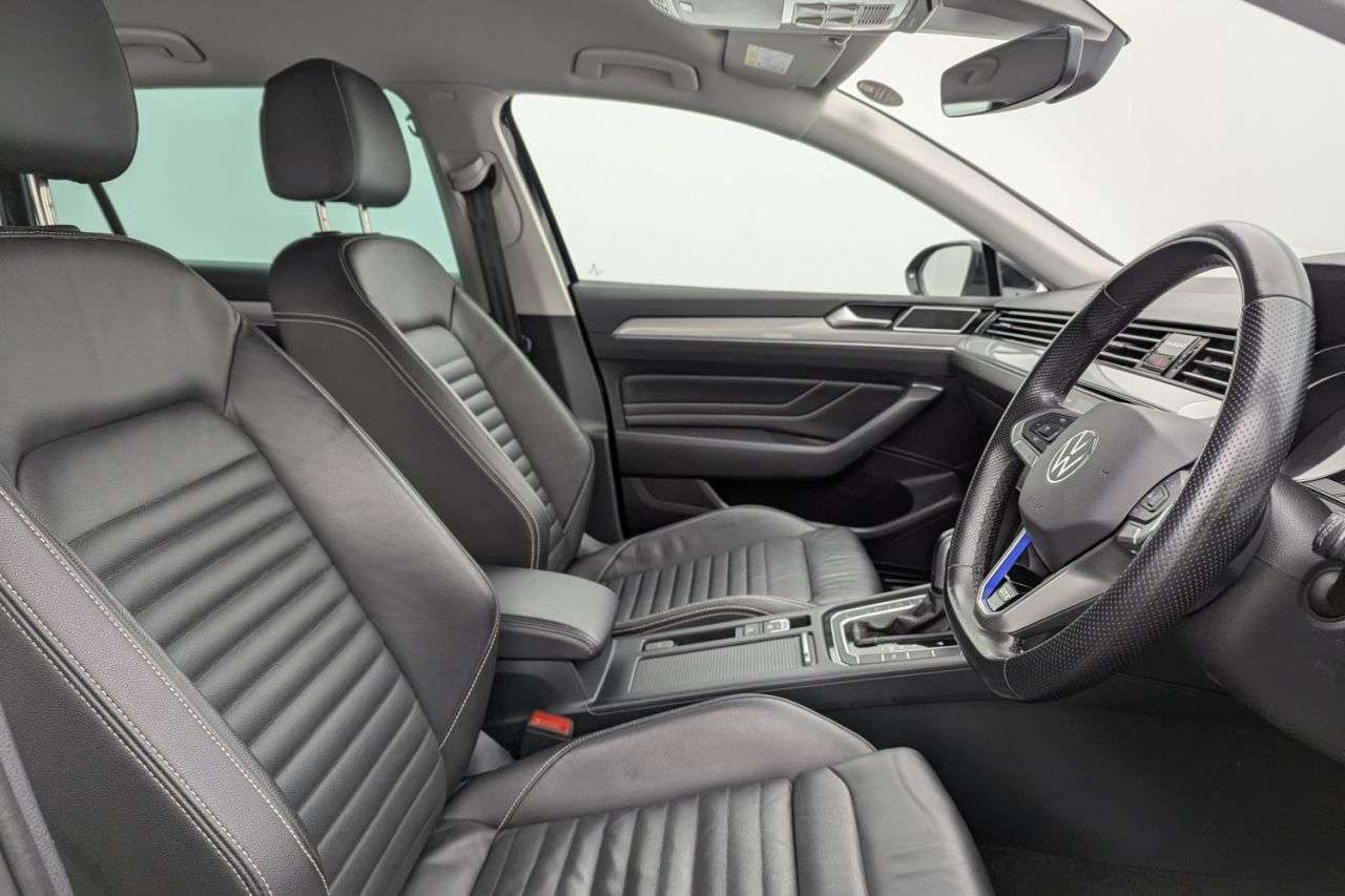 A 2023 VOLKSWAGEN PASSAT 1.4 TSI 13kWh GTE Estate 5dr Petrol Plug-in Hybrid DSG Euro 6 (s/s) (218 ps A 2023 VOLKSWAGEN PASSAT 1.4 TSI 13kWh GTE Estate 5dr Petrol Plug-in Hybrid DSG Euro 6 (s/s) (218 ps