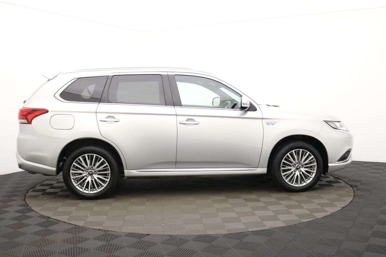 A 2020 MITSUBISHI OUTLANDER 2.4h TwinMotor 13.8kWh Dynamic SUV 5dr Petrol Plug-in Hybrid CVT 4WD Euro 6 A 2020 MITSUBISHI OUTLANDER 2.4h TwinMotor 13.8kWh Dynamic SUV 5dr Petrol Plug-in Hybrid CVT 4WD Euro 6