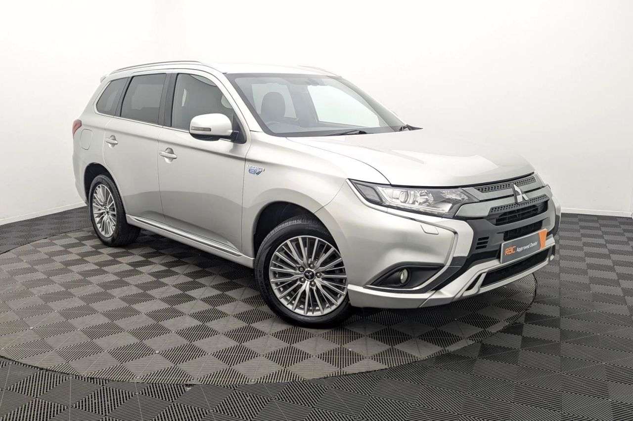 A 2020 MITSUBISHI OUTLANDER 2.4h TwinMotor 13.8kWh Dynamic SUV 5dr Petrol Plug-in Hybrid CVT 4WD Euro 6 A 2020 MITSUBISHI OUTLANDER 2.4h TwinMotor 13.8kWh Dynamic SUV 5dr Petrol Plug-in Hybrid CVT 4WD Euro 6