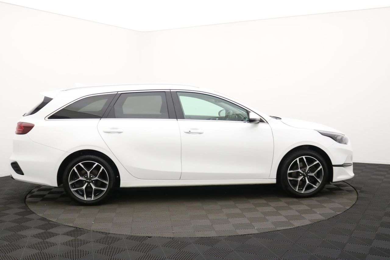 A 2023 KIA CEED 1.5 T-GDi 3 Sportswagon 5dr Petrol Manual Euro 6 (s/s) (158 bhp) Award Winn A 2023 KIA CEED 1.5 T-GDi 3 Sportswagon 5dr Petrol Manual Euro 6 (s/s) (158 bhp) Award Winn