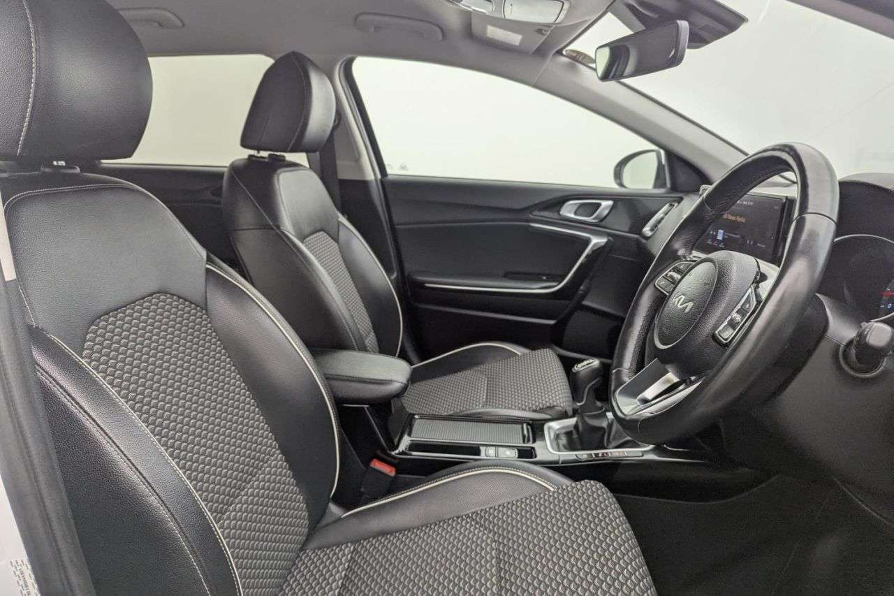 A 2023 KIA CEED 1.5 T-GDi 3 Sportswagon 5dr Petrol Manual Euro 6 (s/s) (158 bhp) Award Winn A 2023 KIA CEED 1.5 T-GDi 3 Sportswagon 5dr Petrol Manual Euro 6 (s/s) (158 bhp) Award Winn