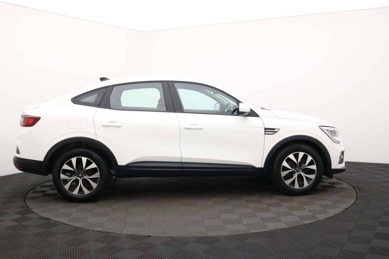 A 2022 RENAULT ARKANA 1.6 E-TECH Iconic SUV 5dr Petrol Hybrid Auto 2WD Euro 6 (s/s) (145 bhp) Awa A 2022 RENAULT ARKANA 1.6 E-TECH Iconic SUV 5dr Petrol Hybrid Auto 2WD Euro 6 (s/s) (145 bhp) Awa