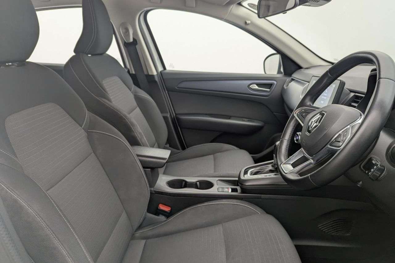 A 2022 RENAULT ARKANA 1.6 E-TECH Iconic SUV 5dr Petrol Hybrid Auto 2WD Euro 6 (s/s) (145 bhp) Awa A 2022 RENAULT ARKANA 1.6 E-TECH Iconic SUV 5dr Petrol Hybrid Auto 2WD Euro 6 (s/s) (145 bhp) Awa