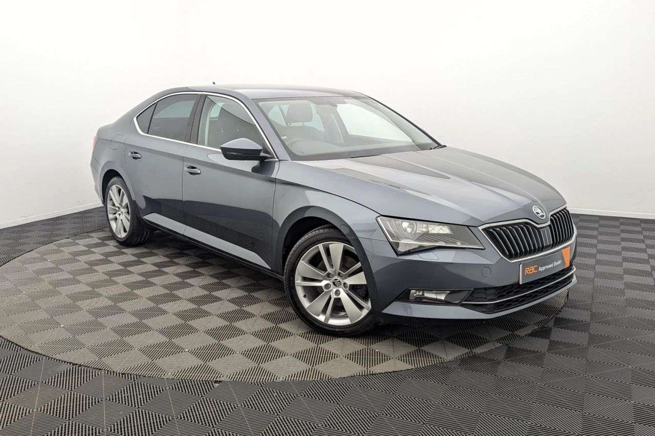A 2018 SKODA SUPERB 2.0 TSI SE L Executive Hatchback 5dr Petrol DSG Euro 6 (s/s) (220 ps) Award A 2018 SKODA SUPERB 2.0 TSI SE L Executive Hatchback 5dr Petrol DSG Euro 6 (s/s) (220 ps) Award