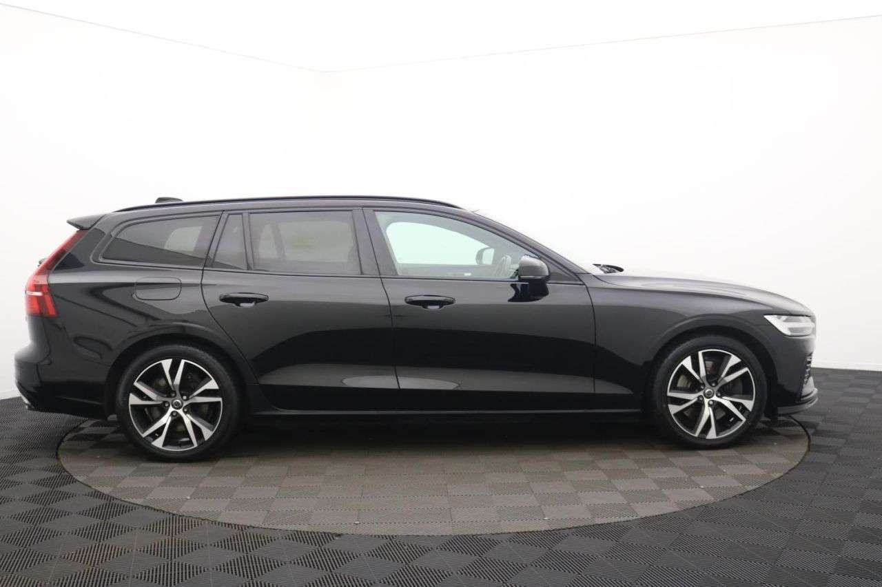 A 2021 VOLVO V60 2.0h T6 Recharge 11.6kWh R-Design Estate 5dr Petrol Plug-in Hybrid Auto AWD A 2021 VOLVO V60 2.0h T6 Recharge 11.6kWh R-Design Estate 5dr Petrol Plug-in Hybrid Auto AWD
