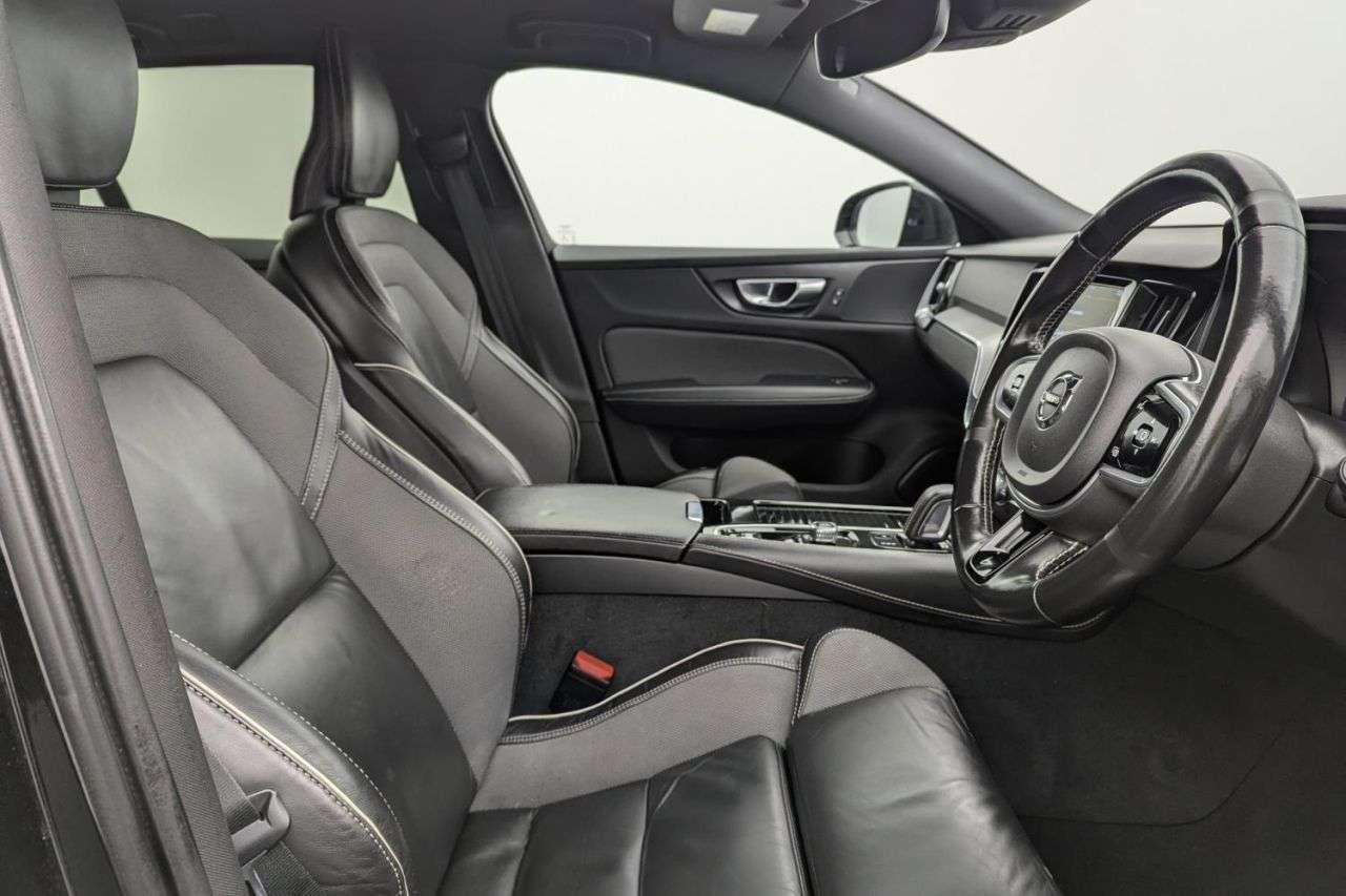 A 2021 VOLVO V60 2.0h T6 Recharge 11.6kWh R-Design Estate 5dr Petrol Plug-in Hybrid Auto AWD A 2021 VOLVO V60 2.0h T6 Recharge 11.6kWh R-Design Estate 5dr Petrol Plug-in Hybrid Auto AWD