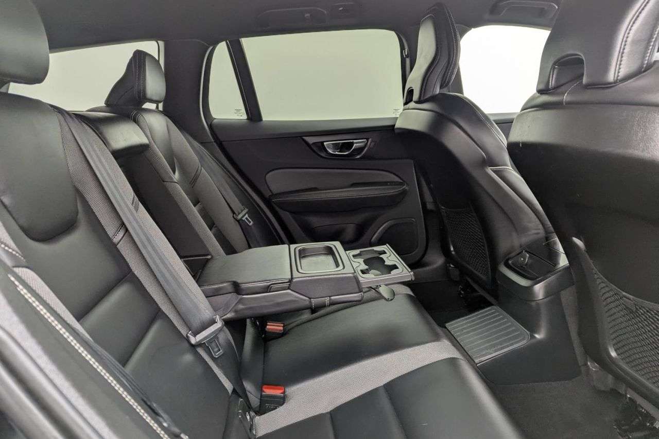 2021 VOLVO V60 2021 VOLVO V60