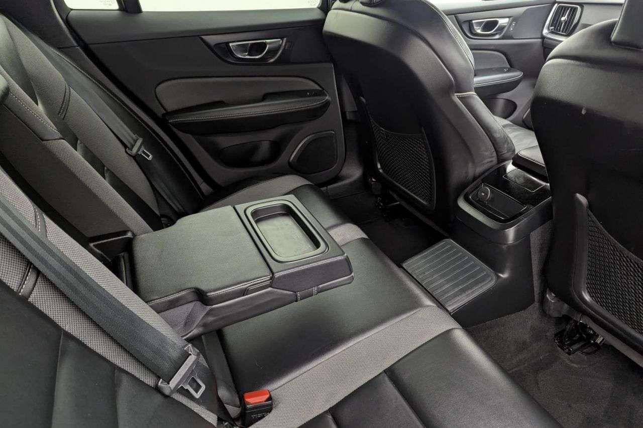 2021 VOLVO V60 2021 VOLVO V60