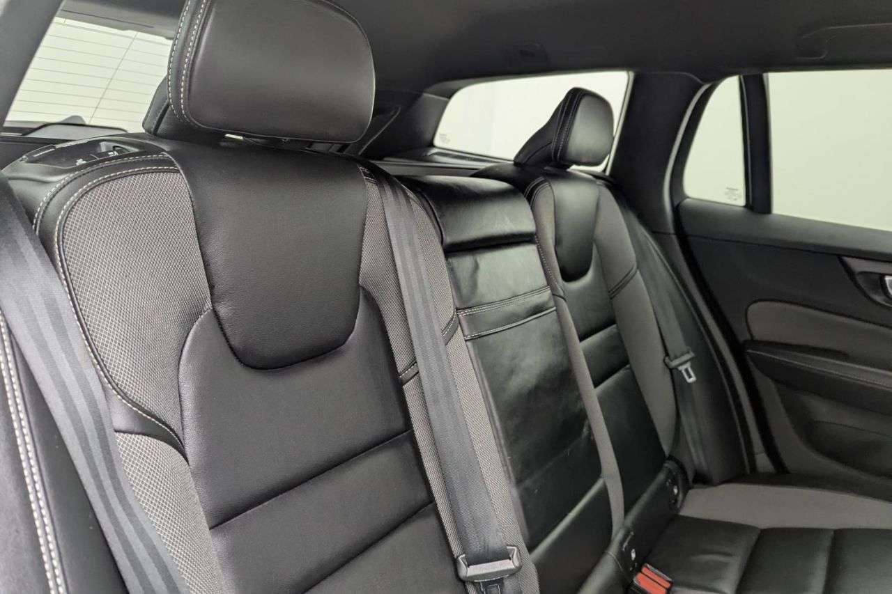 2021 VOLVO V60 2021 VOLVO V60