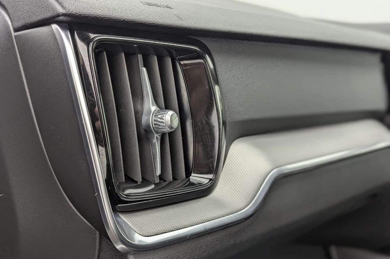 2021 VOLVO V60 2021 VOLVO V60