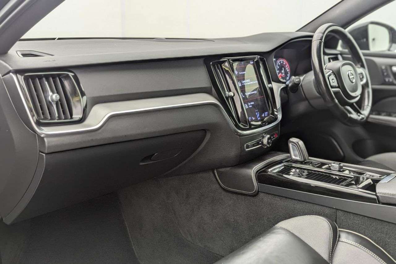 2021 VOLVO V60 2021 VOLVO V60