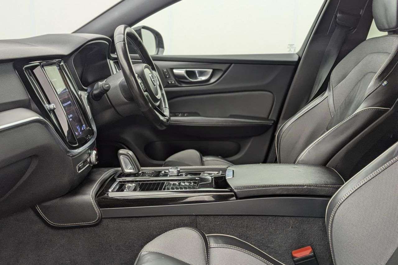 2021 VOLVO V60 2021 VOLVO V60