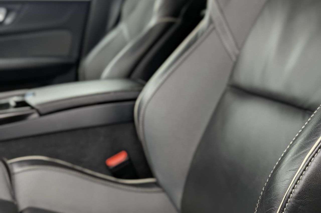 2021 VOLVO V60 2021 VOLVO V60