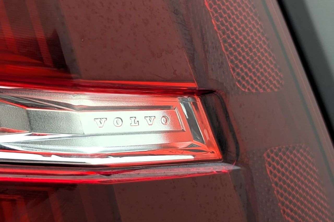 2021 VOLVO V60 2021 VOLVO V60