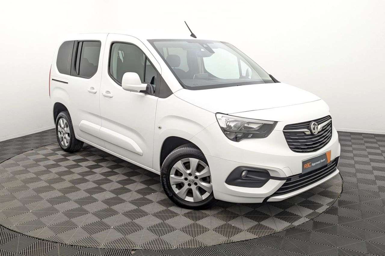 A 2021 VAUXHALL COMBO LIFE 1.5 Turbo D SE MPV 5dr Diesel Manual Euro 6 (s/s) (7 Seat) (100 ps) Award W A 2021 VAUXHALL COMBO LIFE 1.5 Turbo D SE MPV 5dr Diesel Manual Euro 6 (s/s) (7 Seat) (100 ps) Award W