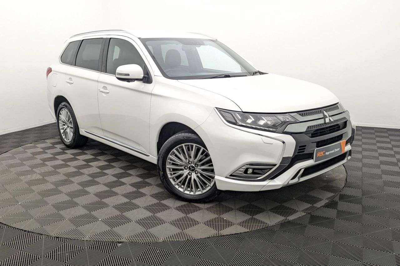 A 2018 MITSUBISHI OUTLANDER 2.4h TwinMotor 13.8kWh 4h SUV 5dr Petrol Plug-in Hybrid CVT 4WD Euro 6 (s/s A 2018 MITSUBISHI OUTLANDER 2.4h TwinMotor 13.8kWh 4h SUV 5dr Petrol Plug-in Hybrid CVT 4WD Euro 6 (s/s