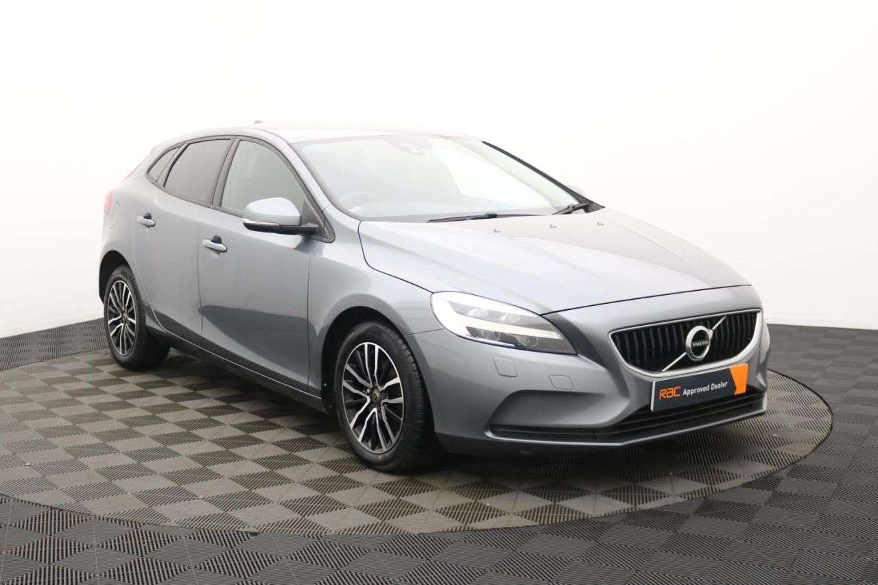 2017 VOLVO V40 2017 VOLVO V40