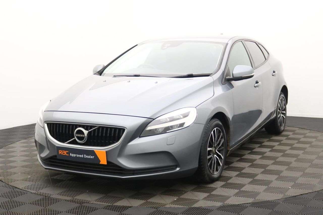 2017 VOLVO V40 2017 VOLVO V40