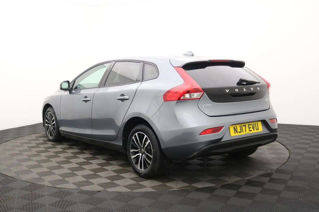 2017 VOLVO V40 2017 VOLVO V40