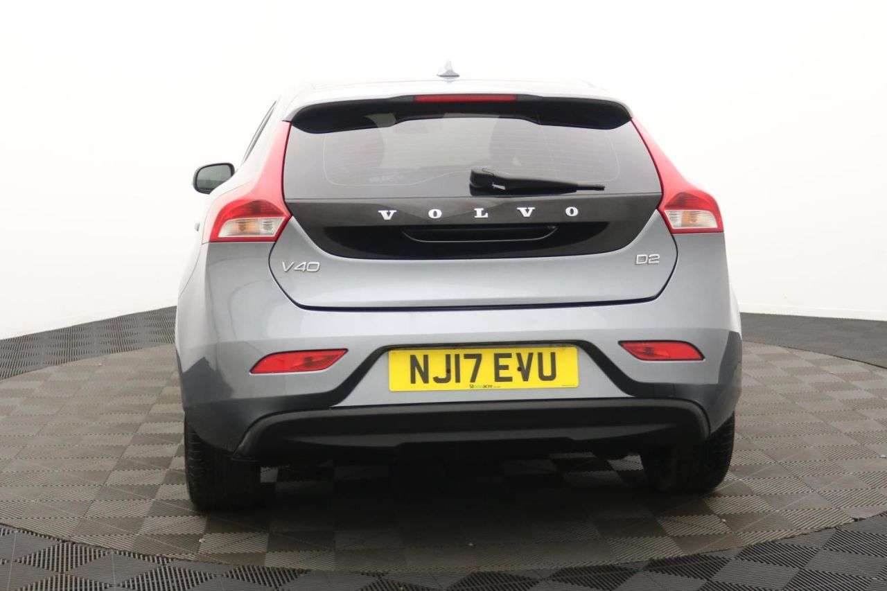 2017 VOLVO V40 2017 VOLVO V40