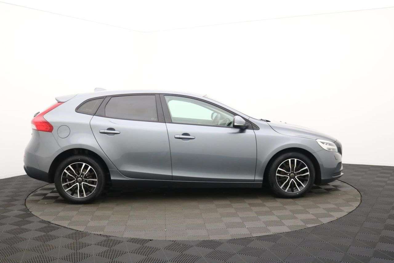 A 2017 VOLVO V40 2.0 D2 Momentum Hatchback 5dr Diesel Manual Euro 6 (s/s) (120 ps) Award Win A 2017 VOLVO V40 2.0 D2 Momentum Hatchback 5dr Diesel Manual Euro 6 (s/s) (120 ps) Award Win