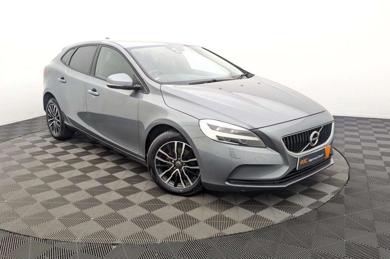 A 2017 VOLVO V40 2.0 D2 Momentum Hatchback 5dr Diesel Manual Euro 6 (s/s) (120 ps) Award Win A 2017 VOLVO V40 2.0 D2 Momentum Hatchback 5dr Diesel Manual Euro 6 (s/s) (120 ps) Award Win