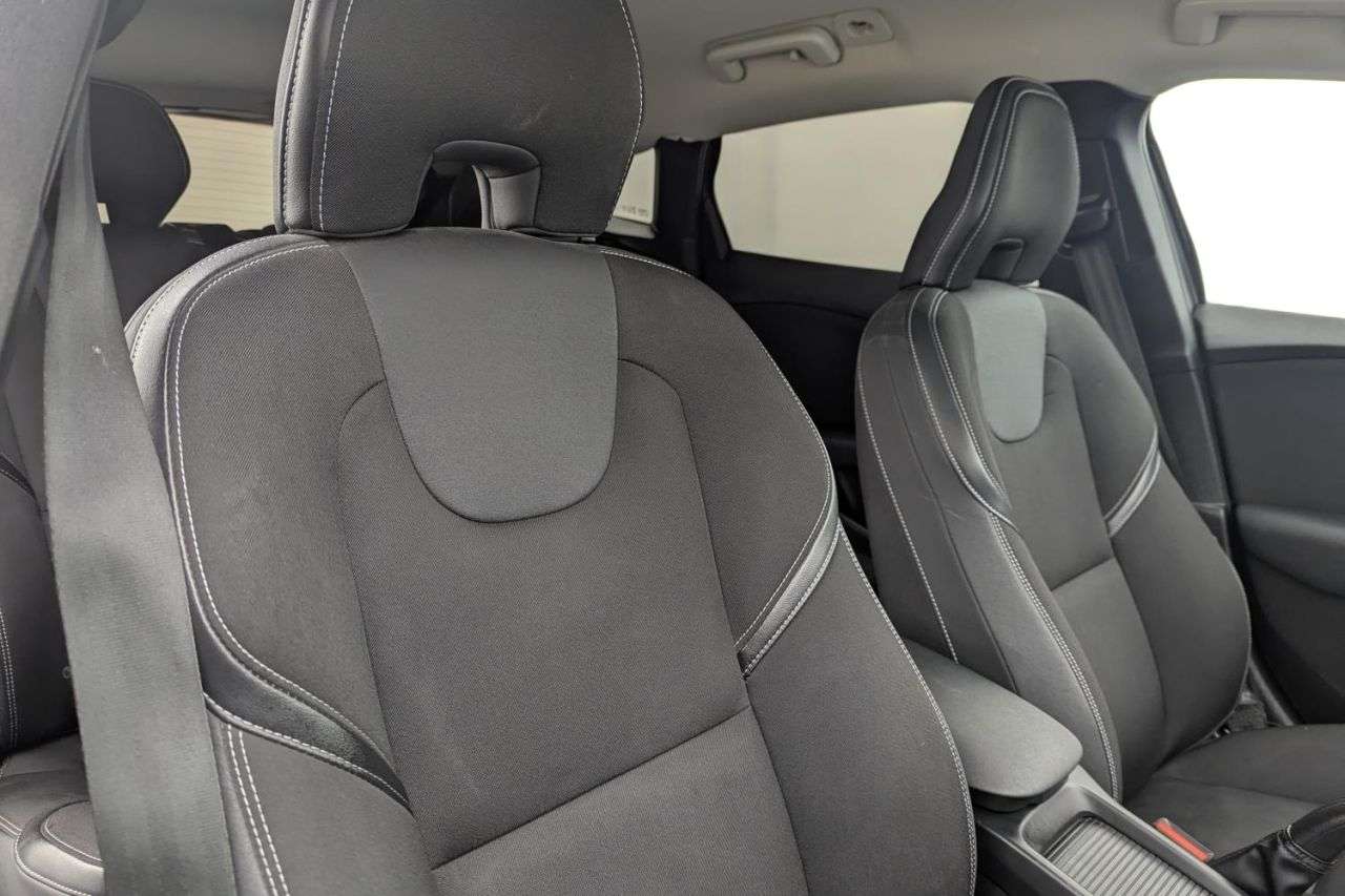 2017 VOLVO V40 2017 VOLVO V40