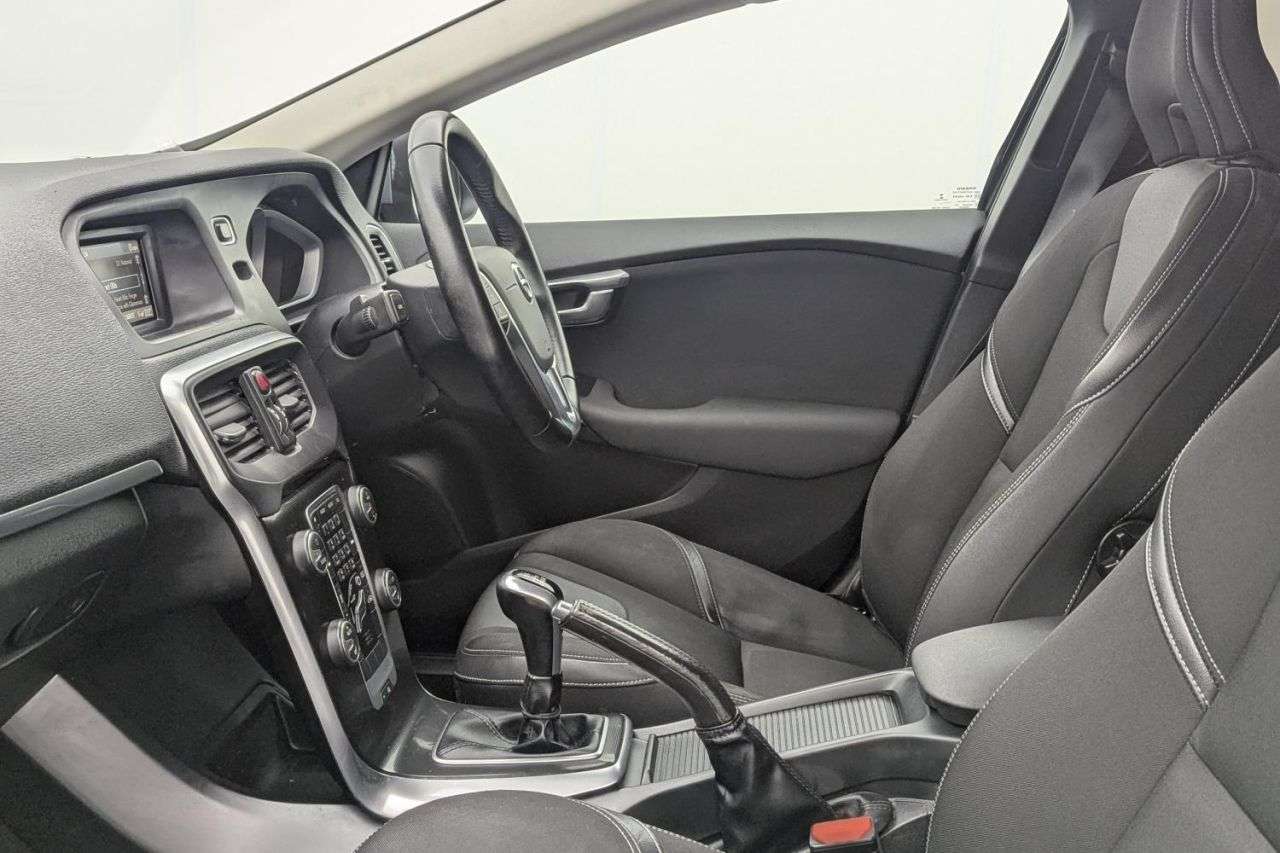 2017 VOLVO V40 2017 VOLVO V40