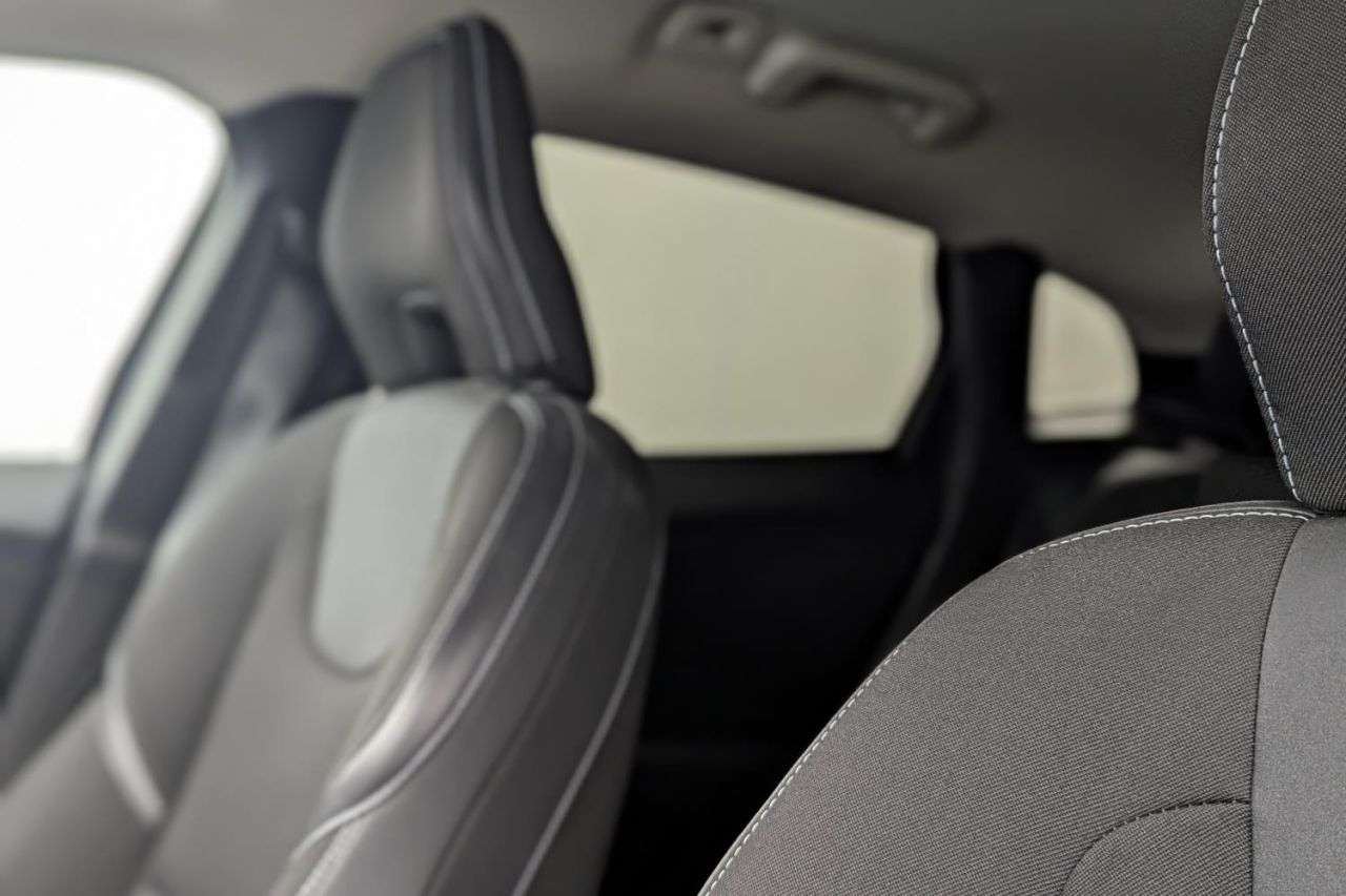 2017 VOLVO V40 2017 VOLVO V40