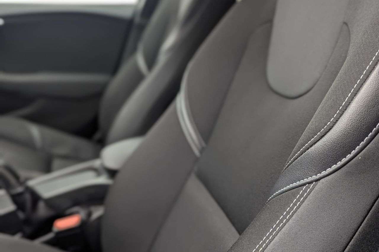 2017 VOLVO V40 2017 VOLVO V40