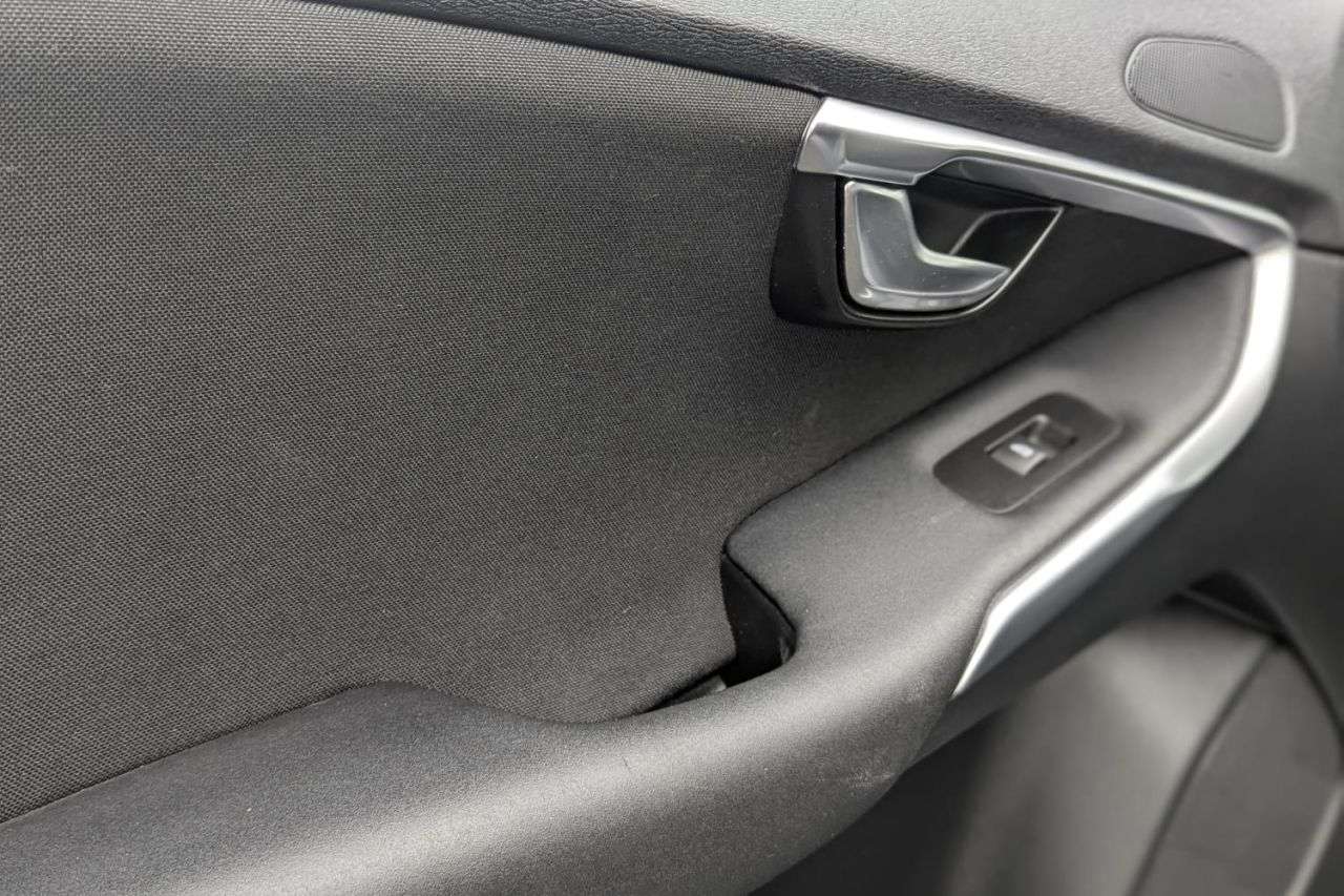 2017 VOLVO V40 2017 VOLVO V40