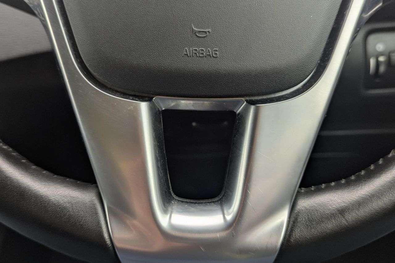 2017 VOLVO V40 2017 VOLVO V40