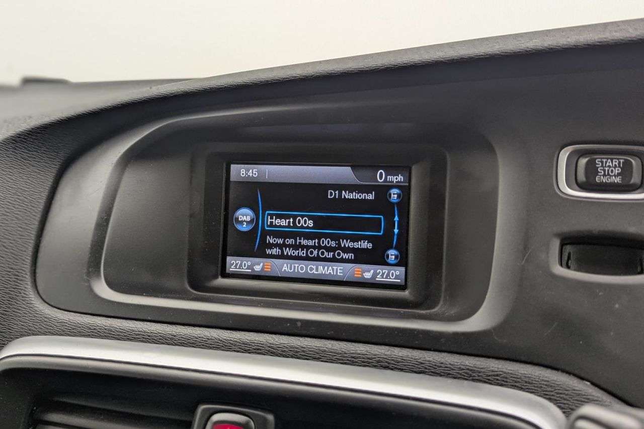 2017 VOLVO V40 2017 VOLVO V40