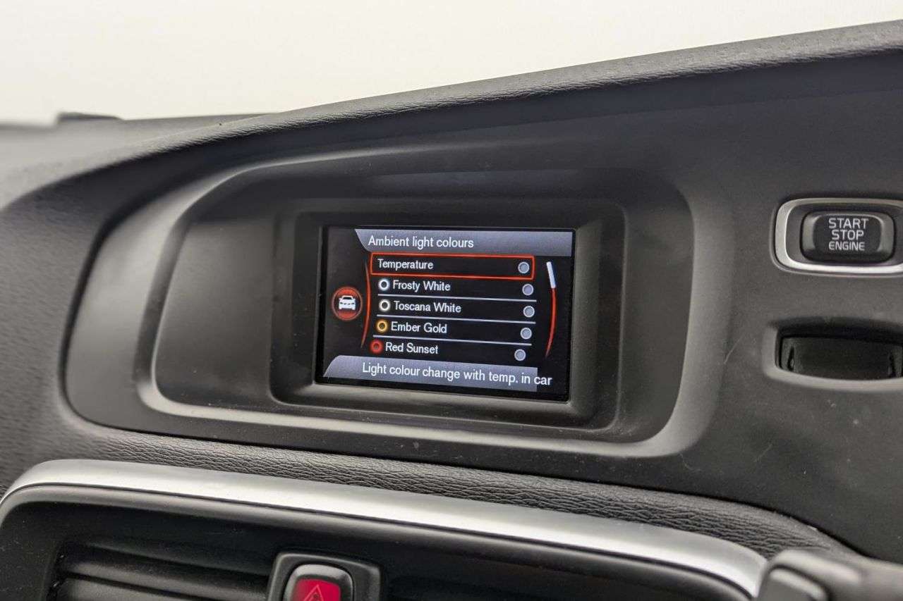 2017 VOLVO V40 2017 VOLVO V40