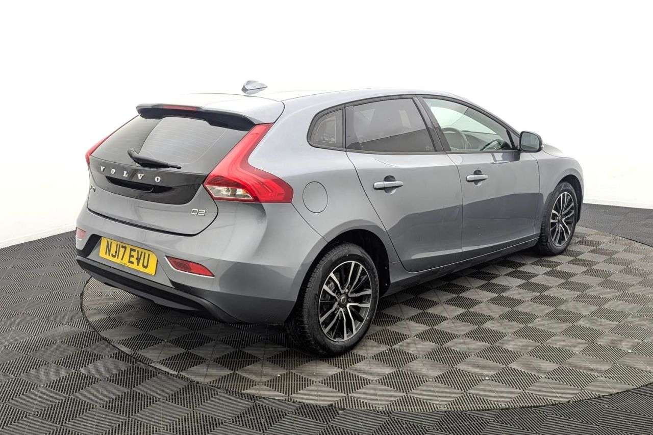 2017 VOLVO V40 2017 VOLVO V40