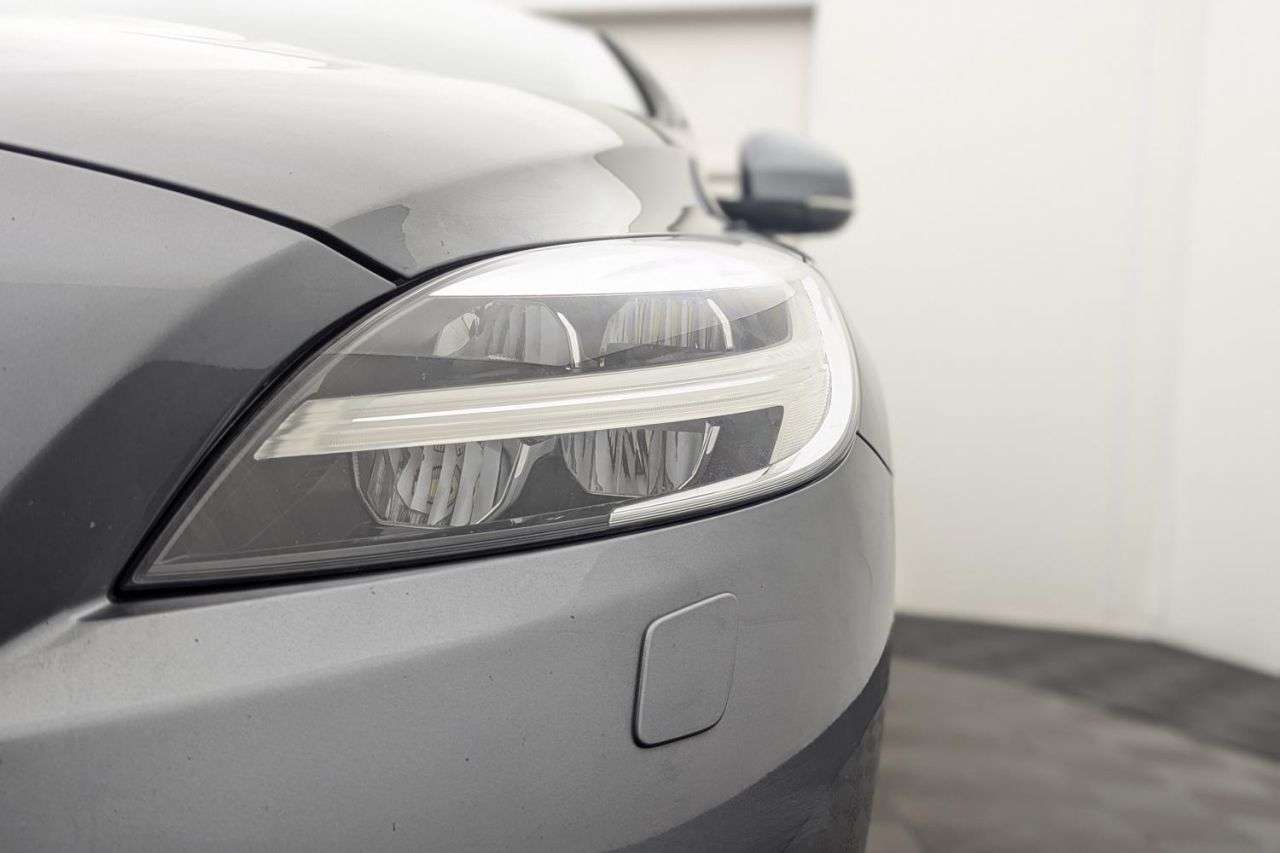 2017 VOLVO V40 2017 VOLVO V40