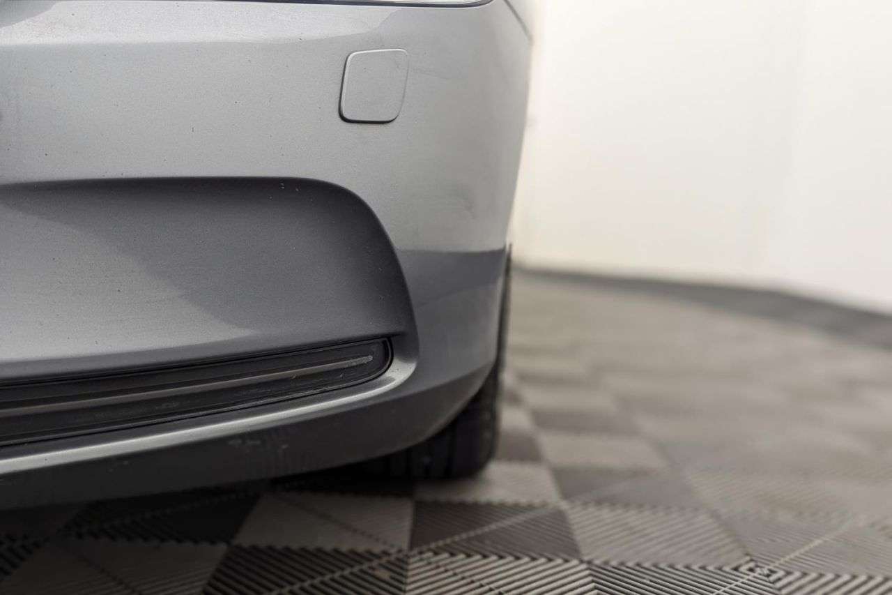 2017 VOLVO V40 2017 VOLVO V40