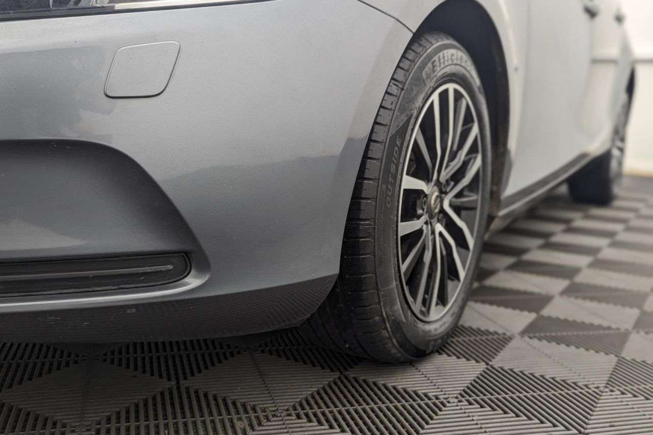 2017 VOLVO V40 2017 VOLVO V40