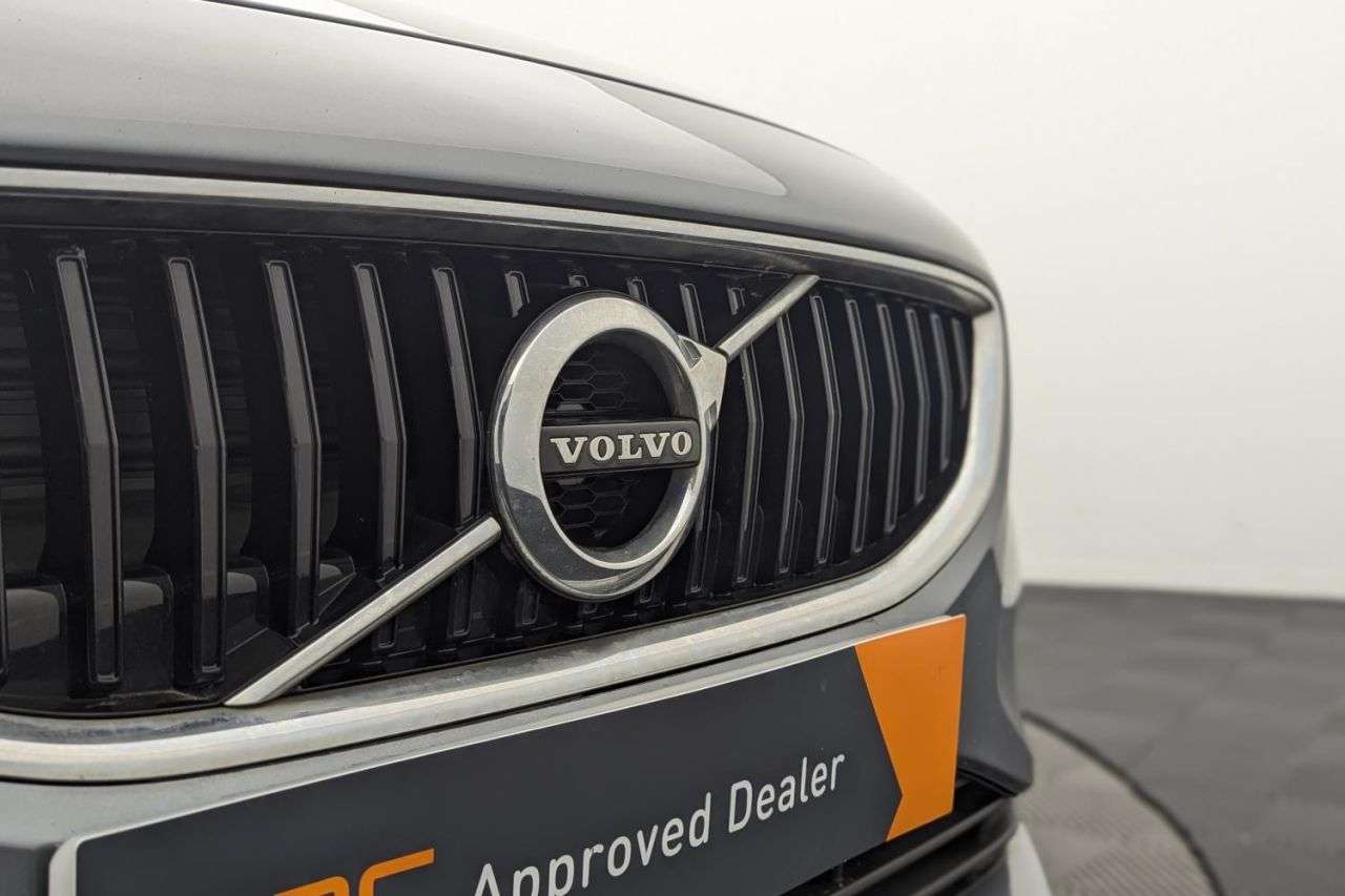 2017 VOLVO V40 2017 VOLVO V40