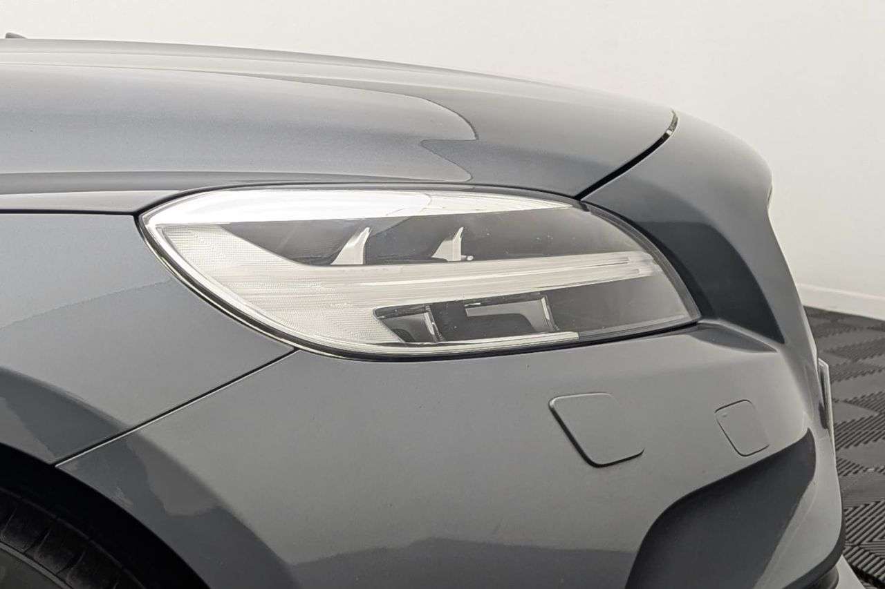 2017 VOLVO V40 2017 VOLVO V40