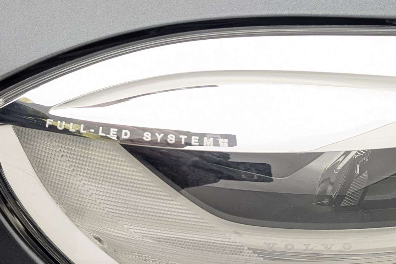 2017 VOLVO V40 2017 VOLVO V40