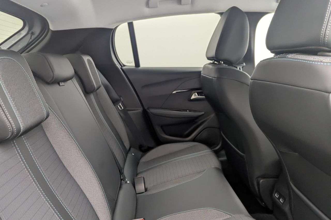 2021 PEUGEOT E-208 2021 PEUGEOT E-208