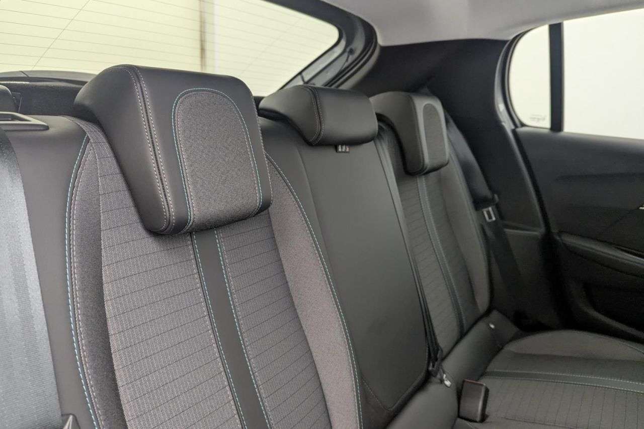 2021 PEUGEOT E-208 2021 PEUGEOT E-208