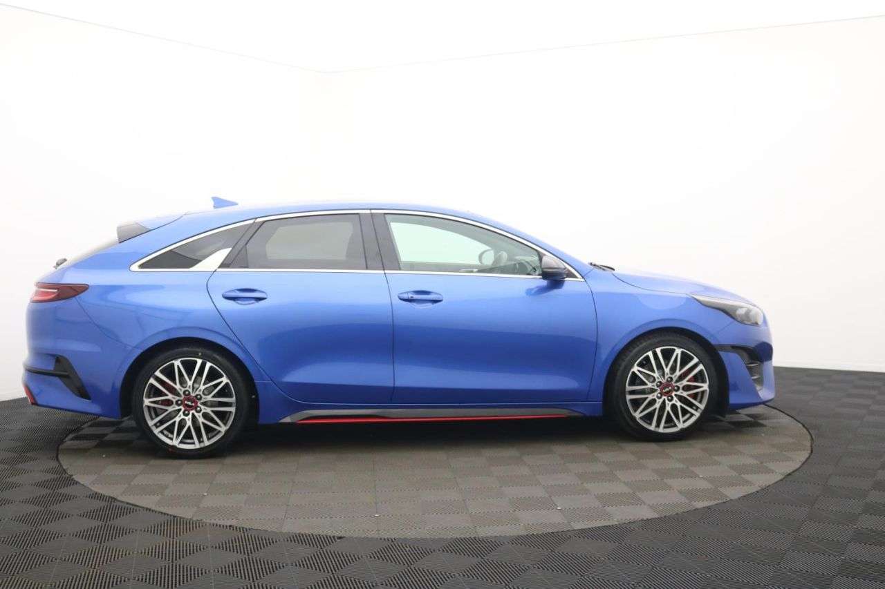A 2022 KIA PROCEED 1.6 T-GDi GT Shooting Brake 5dr Petrol DCT Euro 6 (s/s) (201 bhp) Award Win A 2022 KIA PROCEED 1.6 T-GDi GT Shooting Brake 5dr Petrol DCT Euro 6 (s/s) (201 bhp) Award Win