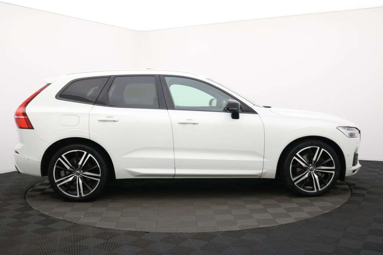 A 2019 VOLVO XC60 2.0h T8 Twin Engine 10.4kWh R-Design Pro SUV 5dr Petrol Plug-in Hybrid Auto A 2019 VOLVO XC60 2.0h T8 Twin Engine 10.4kWh R-Design Pro SUV 5dr Petrol Plug-in Hybrid Auto