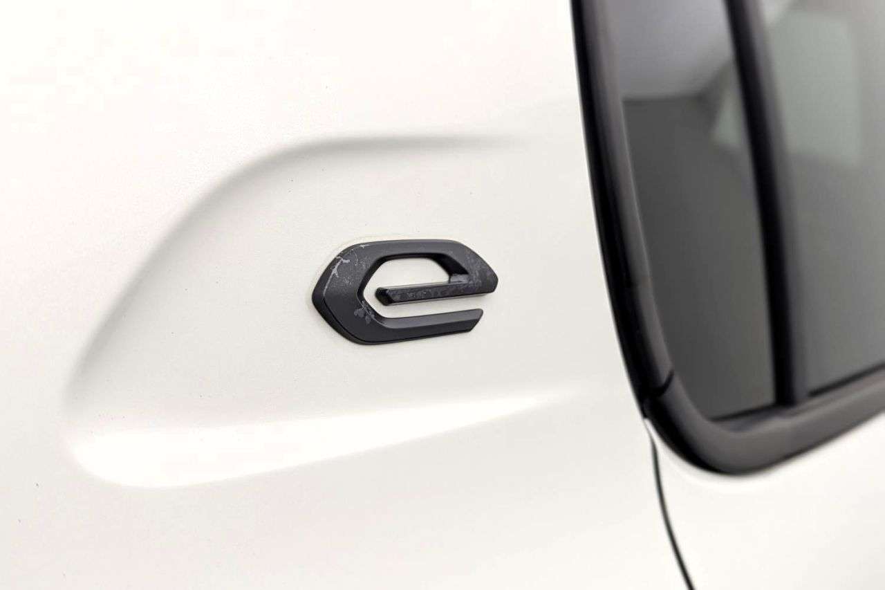 2020 PEUGEOT E-208 2020 PEUGEOT E-208