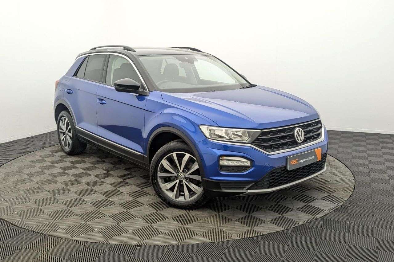 A 2019 VOLKSWAGEN T-ROC 1.5 TSI GPF EVO Design SUV 5dr Petrol Manual Euro 6 (s/s) (150 ps) Award Wi A 2019 VOLKSWAGEN T-ROC 1.5 TSI GPF EVO Design SUV 5dr Petrol Manual Euro 6 (s/s) (150 ps) Award Wi