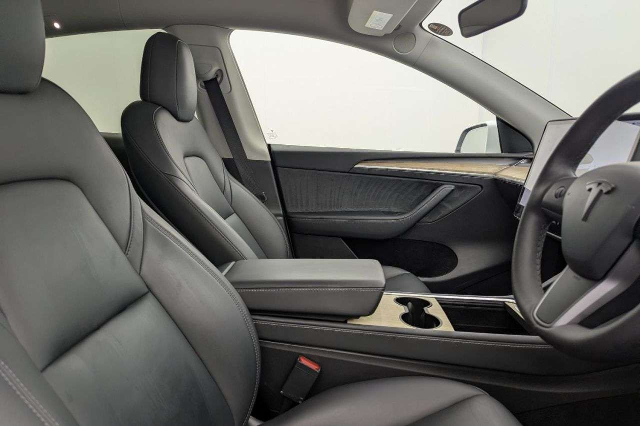 A 2022 TESLA MODEL Y (Dual Motor) Long Range SUV 5dr Electric Auto 4WDE (384 bhp) Award Winning A 2022 TESLA MODEL Y (Dual Motor) Long Range SUV 5dr Electric Auto 4WDE (384 bhp) Award Winning