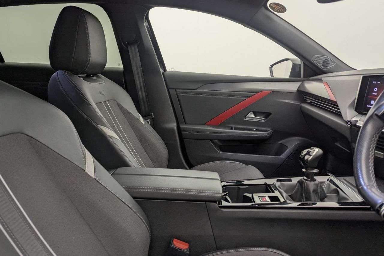 A 2022 VAUXHALL ASTRA 1.2 Turbo GS Line Hatchback 5dr Petrol Manual Euro 6 (s/s) (130 ps) Award W A 2022 VAUXHALL ASTRA 1.2 Turbo GS Line Hatchback 5dr Petrol Manual Euro 6 (s/s) (130 ps) Award W